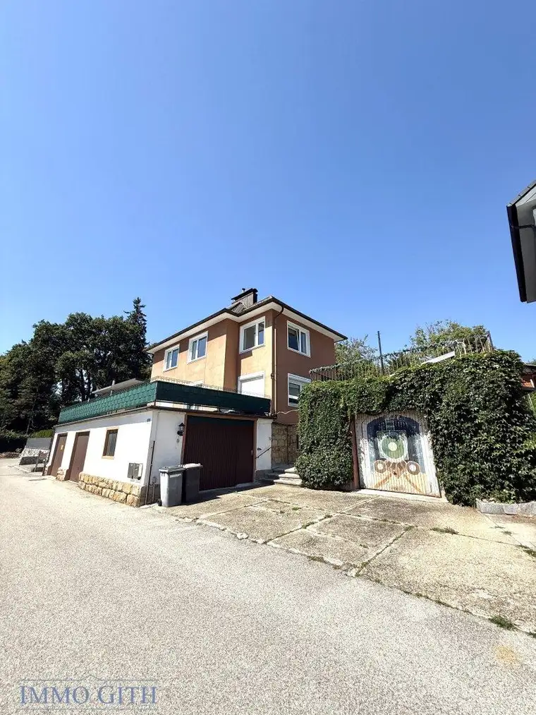 RUHIGE 74 m² 3-ZIMMER-WOHNUNG IM OBERGESCHOSS EINES ZWEIFAMILIENHAUSES MIT GARTENFLÄCHE, ABSTELLRAUM &amp; PARKPLATZ ZU MIETEN!