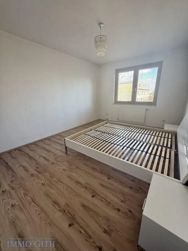 SEHR HELLE CA. 76 m² GROSSE 3-ZIMMER-WOHNUNG MIT STELLPLATZ &amp; ANNINGERBLICK IN BAHNHOFSNÄHE ZU KAUFEN!
