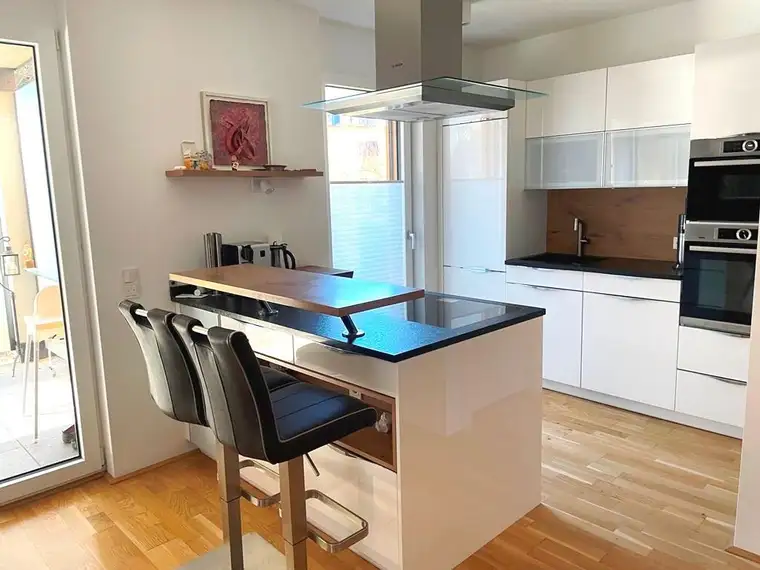 Neuwertige 3-Zi.-Gartenwohnung mit Kachelofen und 2 TG-Stellplätzen in Elsbethen