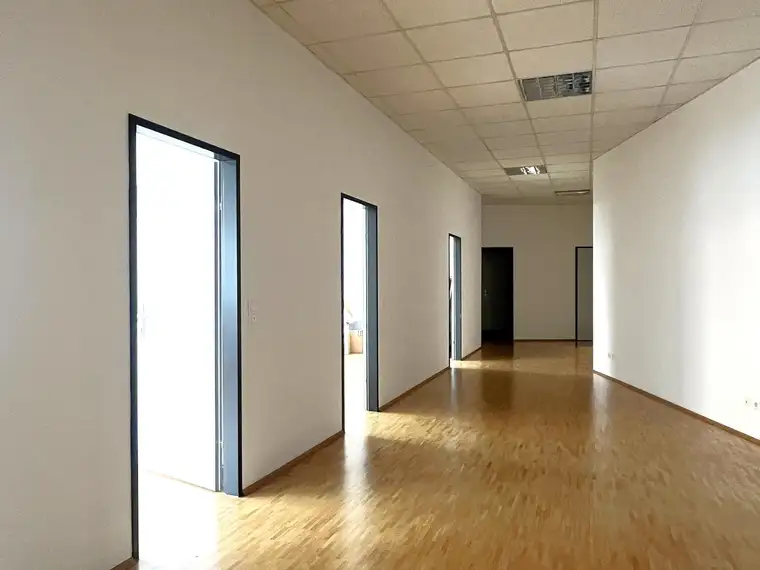 Repräsentative Büro-/Ordinationsräumlichkeiten (barrierefrei!) mit Parkmöglichkeiten im Zentrum von Graz