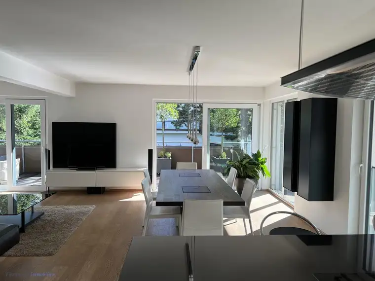 KAUF SALZBURG STADT - ZENTRALE STADTLAGE MAXGLAN: Exklusive 85 m² 2-3 Zimmer-Wohnung mit Traumküche und 29 m² Süd-West-Balkon - in kleinem Wohnobjekt
