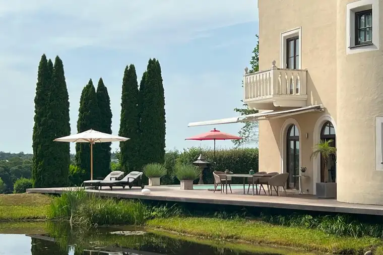 Große Oper!Schloss mit Blick auf Burghausen - nur 1h von München entfernt