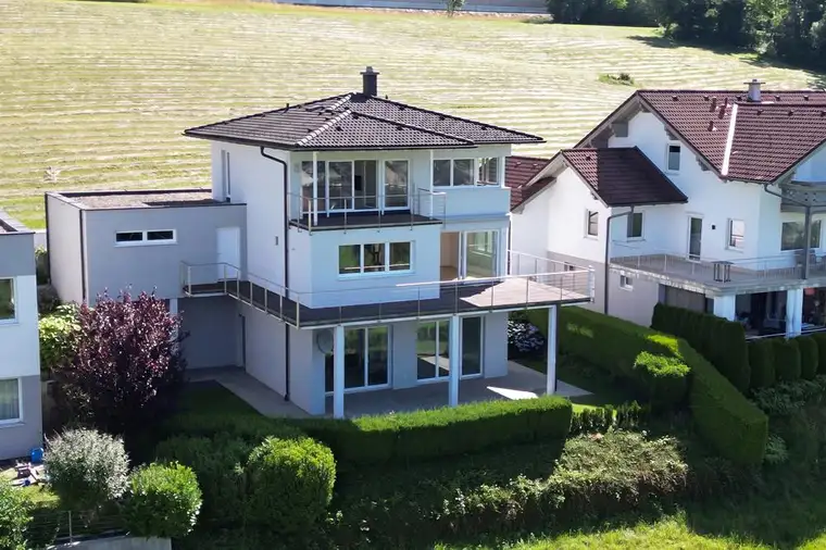 Familienglück mit Panoramablick!Architektenhaus in Mondseer Bestlage