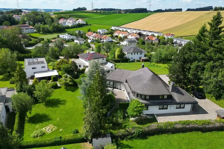 Gediegene Grosszügigkeit!Unternehmervilla mit Weitblick in Tumeltsham