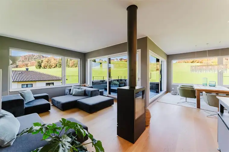 Ruhig im Grünen - und doch stadtnah!Hochwertige Dachgeschosswohnung direkt am Grünland