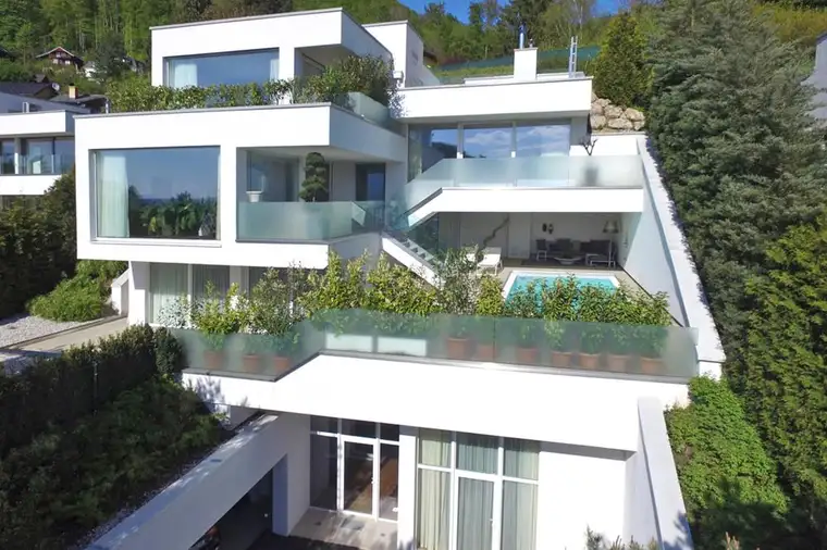Eine Architekten-Villa aus Licht und Poesiein elitärer Salzburger Aussichtslage