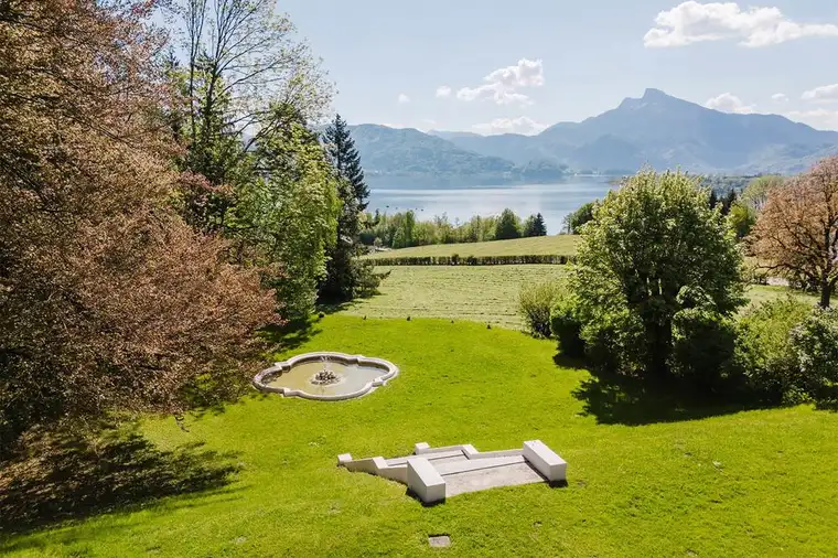 EIN ORT,DER GESCHICHTE ATMET!Herrschaftliches Domizil mit unverbaubarem Mondseeblick