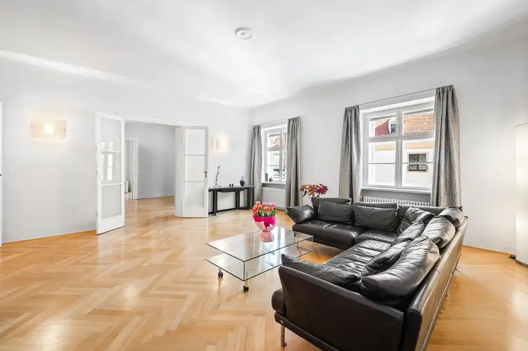 185 m² Altbaujuwel im Jesuitenviertel – Ihr Wohntraum in der Schönlaterngasse