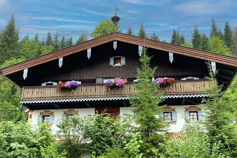 Uriges 250 Jahre altes Bauernhaus auf 1.100 Meter oberhalb von Unken mit Nebenwohnsitz!