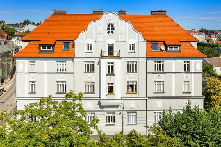 Wohnen im Herzen von Klosterneuburg!Exklusive Wohnung mit Pool und privatem Garten