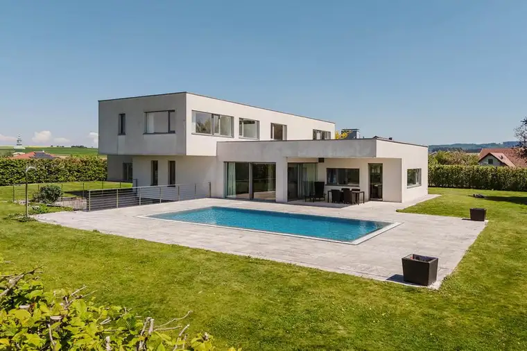 ARCHITEKTENTRAUM MIT WEITLÄUFIGEM GRUNDSTÜCK!Moderne Villa nahe Ried