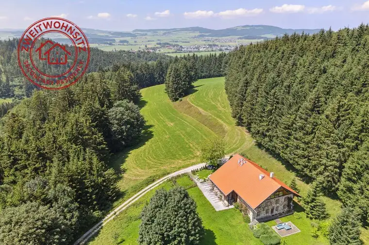 Modern &amp; charmant!Bauernhaus in absoluter Alleinlage - Nähe Wallersee!