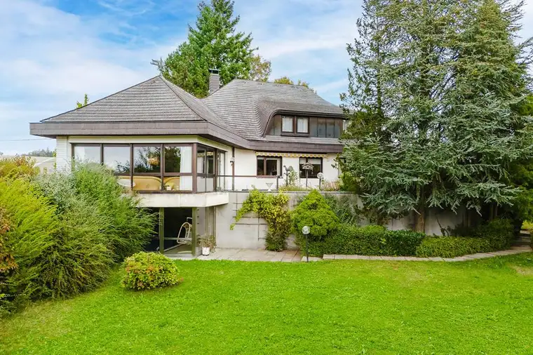 GEDIEGENE GROSSZÜGIGKEIT!Unternehmervilla mit Weitblick in Tumeltsham