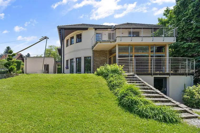 Villa zum Verlieben!Großzügiges Wohnerlebnis und architektonische Raffinesse