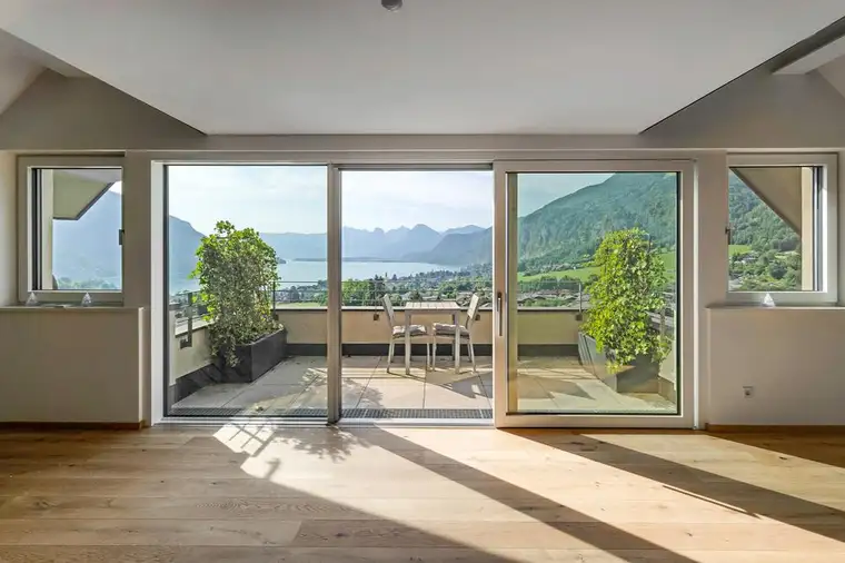 Der See liegt Ihnen zu Füßen! Moderne 135 m² Terrassenwohnung