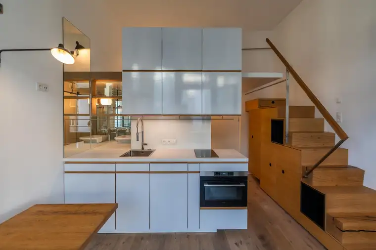 Design-Apartment mit Galerie und Balkon