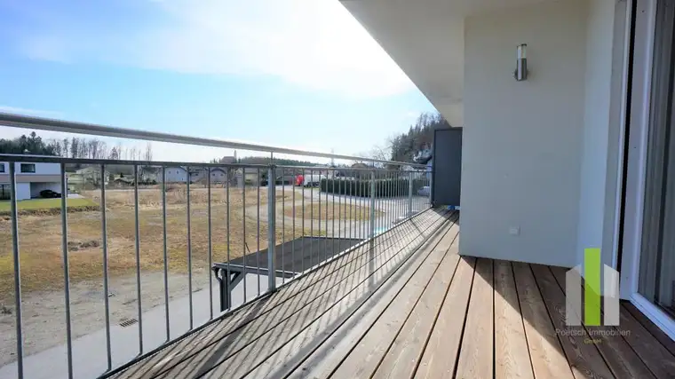 Helle 3 Zi.-Wohnung mit Balkon und 2 TG-Stellplätze