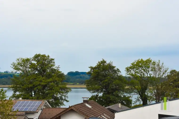 Großzügige 3 Zimmer Wohnung mit Seeblick