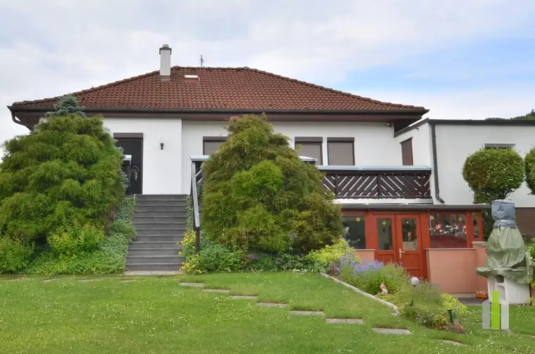 "Ihr grünes Paradies!" Liebevoll gepflegtes Einfamilienhaus mit Vollkeller, Garage und 953 m² Grundstück!