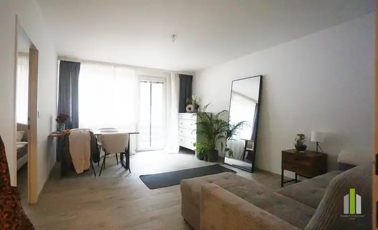 Gut gelegene 2 Zimmer Wohnung mit Balkon und Blick auf den Kapuzinerberg