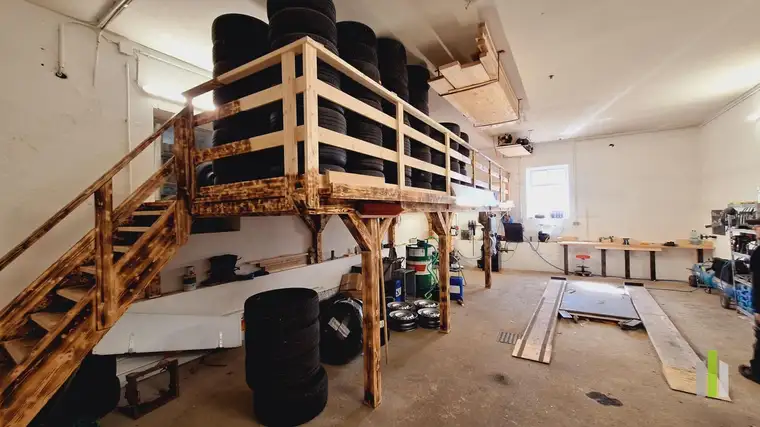 Große Garage im Ortszentrum von Mauerkichen