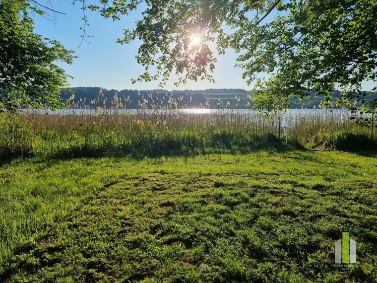 Seegrundstück mit Steg, Boje &amp; Weinfass-Schlafplatz – direkt am Obertrumer See!