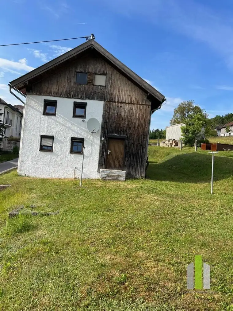 Grundstück mit Altbestand und Traumaussicht in ruhiger Lage