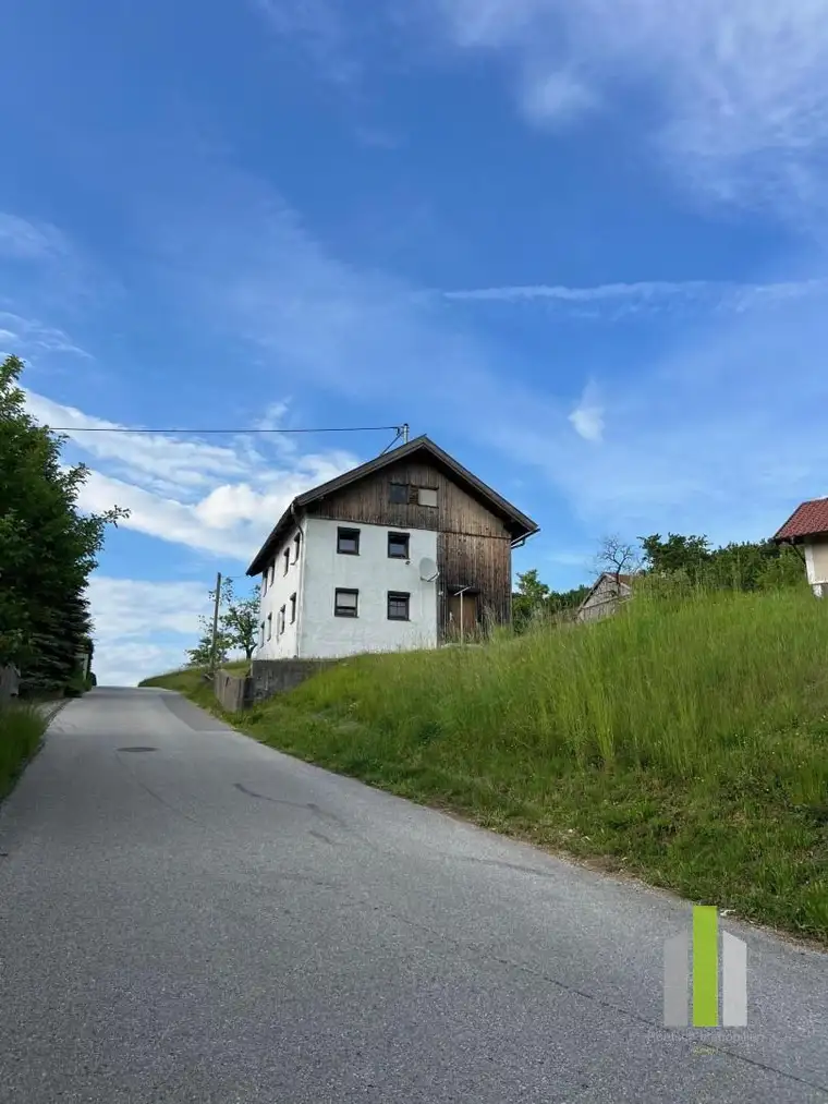 Grundstück mit Altbestand und Traumaussicht in ruhiger Lage