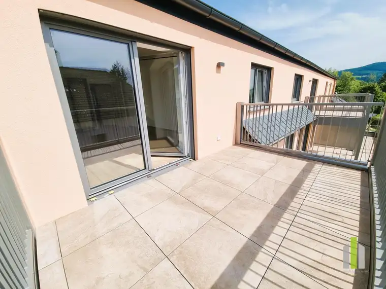Erstbezug! Moderne 2-Zi.-Dachgeschoß-Wohnung mit großen Balkon
