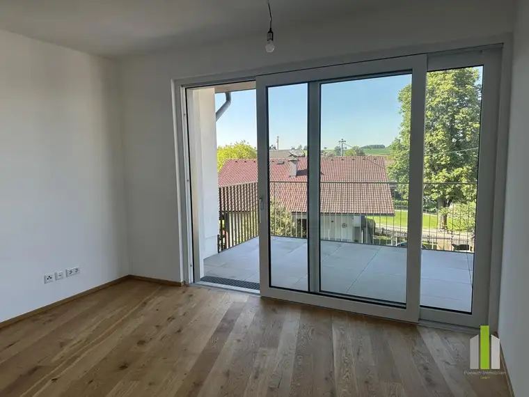 Moderne Dachgeschoßwohnung mit Terrasse und Bergblick