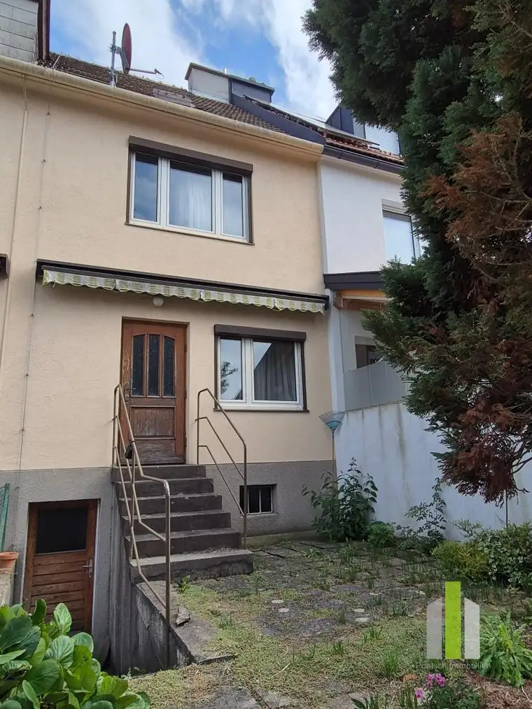 Renovierungsbedürftiges Mittelreihenhaus