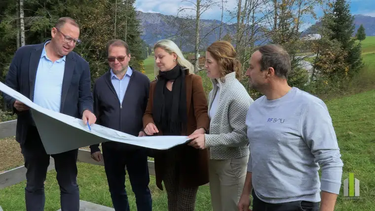 4 Zimmer Maisionette mit Penthouse-Charakter und eigenem Garten in traumhafter Lage