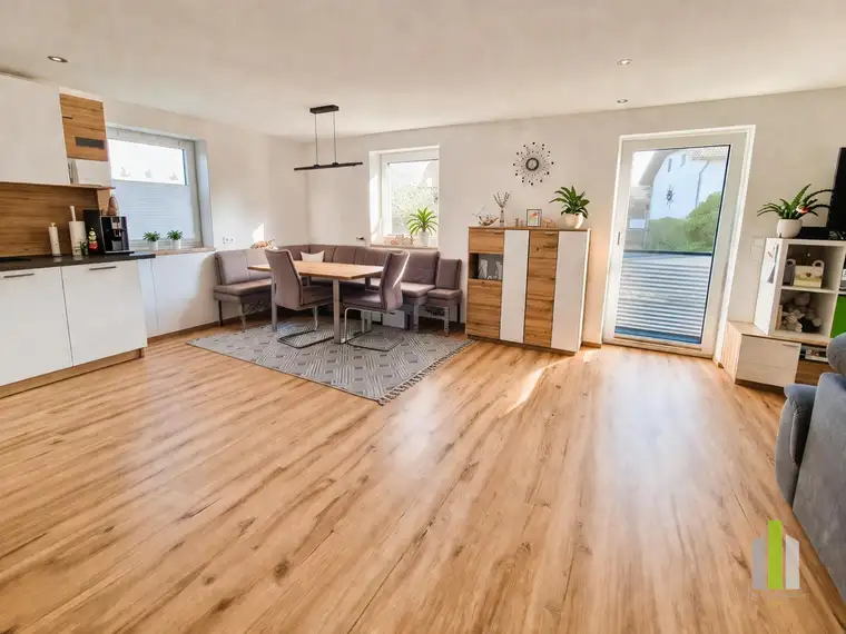 Wohnen am Bauernhof: Neuwertige Maisonette mit 112 m² &amp; Gartenoption!