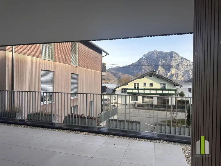 Eleganz trifft Lage: Hochwertige Terrassenwohnung in begehrter Seenähe