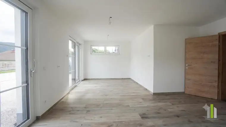 Neubau 4 Zimmer Wohnung mit großzügiger Terrasse &amp; Carport