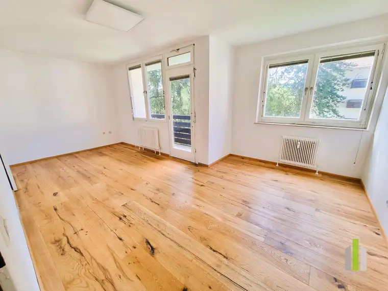 Zentrale 2-Zimmer-Wohnung mit Loggia und Garage!