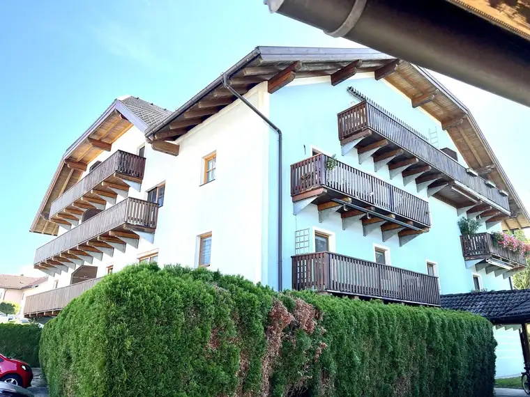 Gepflegte 3-Zi.-Whg. mit Balkon und Stellplatz