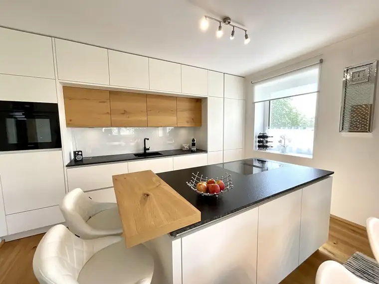 Neuwertige 4-Zi.-Wohnung mit Terrassenbalkon am Holzöstersee (ca. 300m)