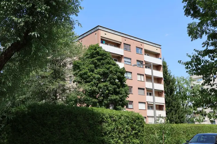 SONNIGE UND HELLE 4-ZIMMER-WOHNUNG