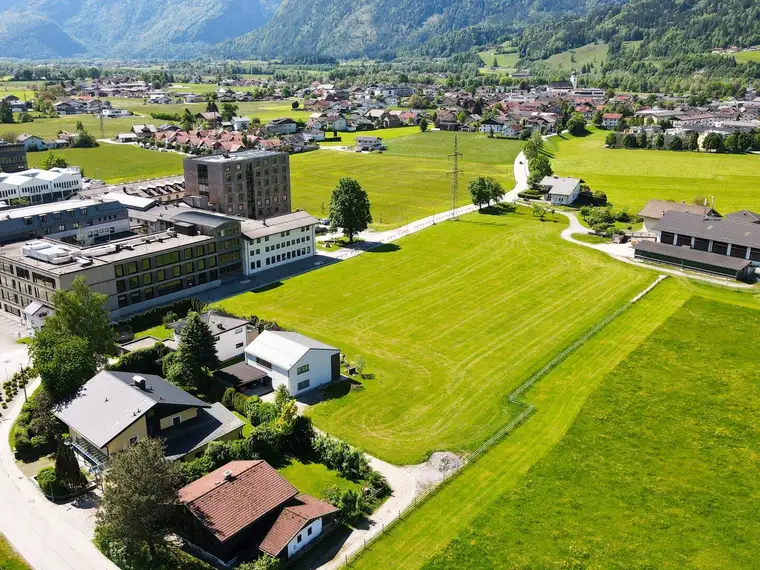 SONNIGES GRUNDSTÜCK AM GRÜNLAND IN KUCHL!