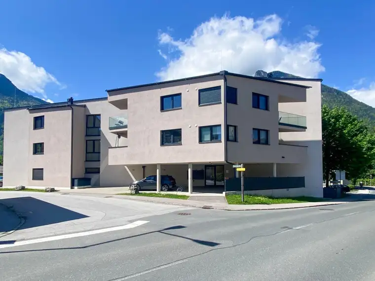 NEUWERTIGE 3-ZIMMER-WOHNUNG MIT 2 BALKONEN