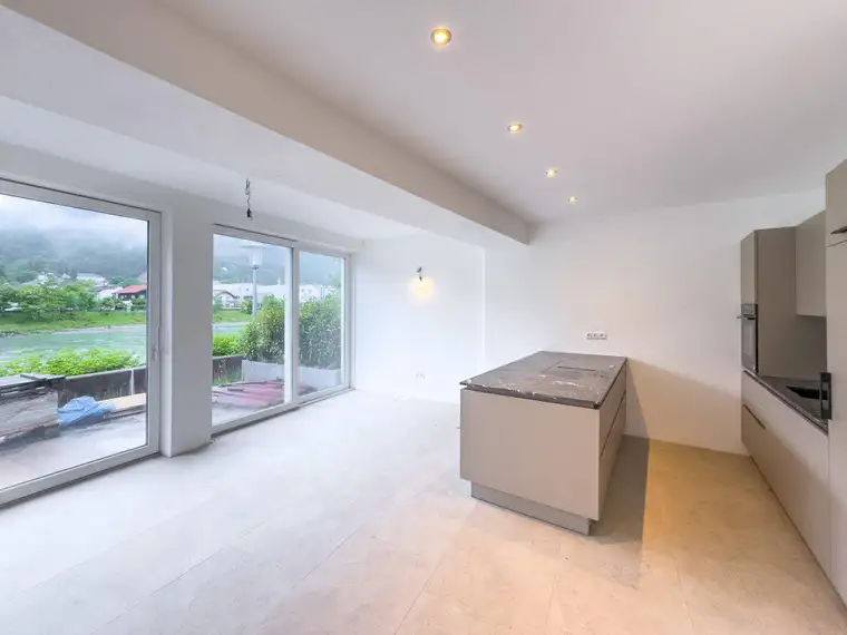 RENOVIERTE 2-ZIMMER-TERRASSENWOHNUNG MIT BLICK ZUR SALZACH