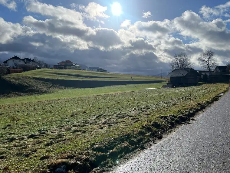 Ruhiger, sonniger Baugrund in Ohlsdorf nahe dem Traunsee (provisionsfrei)