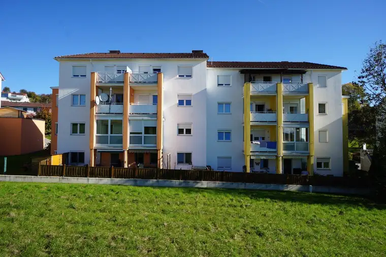 HELLE 2-ZIMMER-BALKONWOHNUNG MIT WUNDERSCHÖNER AUSSICHT IN MAUTHAUSEN!