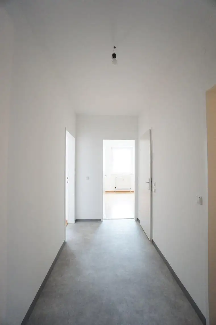 3-ZIMMER-BALKONWOHNUNG MIT GARAGE UND SCHÖNER FERNSICHT IN SCHWERTBERG!