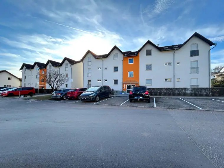 WOHNEN IN PREGARTEN - ERGESCHOSSWOHNUNG MIT 3 ZIMMER NEU SANIERT
