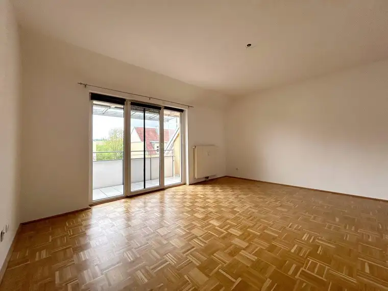 WOHNEN IM GRÜNEN - 3 ZIMMER WOHNUNG IN KATSDORF MIT LOGGIA UND PARKPLATZ
