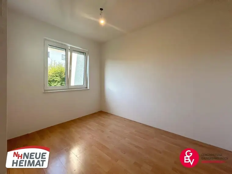 DAHEIM IN GUTAU - PREISWERTE 3 ZIMMER WOHNUNG MIT BALKON UND PARKPLATZ