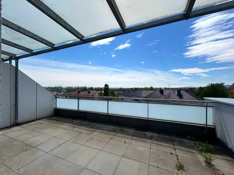 WOHNTRAUM IN FELDKIRCHEN - 4 ZIMMER WOHNUNG MIT 2 BÄDERN, BALKON UND DACHTERRASSE