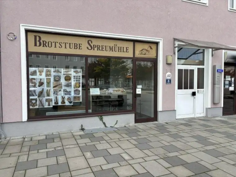 Ihre Geschäftsfläche mitten am Rathausplatz in Attnang!